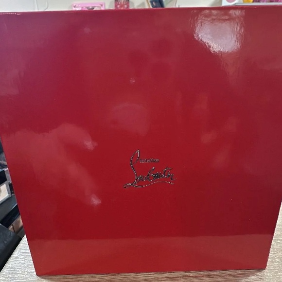 Christian Louboutin
Abracadabra la Palette in original box. Rare and sought - Picture 9 of 10
